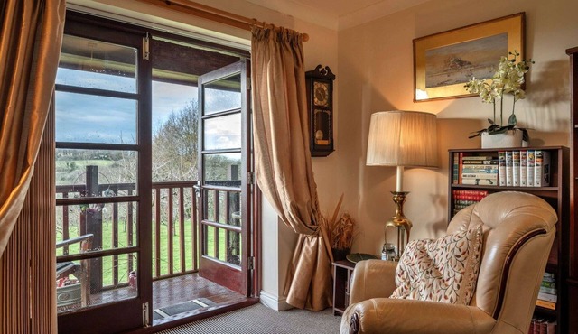 Bungalow in Cornwall with Orchard Views