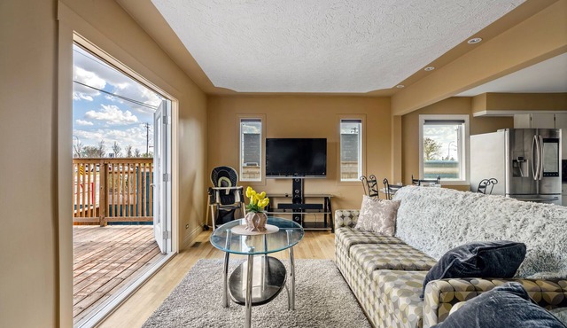 Bungalow in Inglewood, Calgary, Near the Bow River