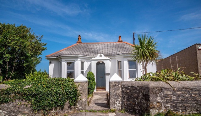 Bungalow in Pendeen with Stunning Sea Views