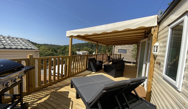 Bungalow in quiet vacation residence