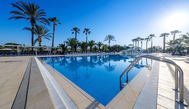 Bungalow in Sant Salvador near Beaches