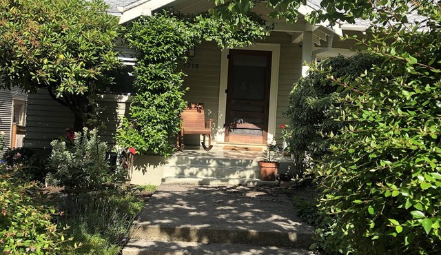 Bungalow in the heart of NW Portland + add. unit (office and ceramic studio)