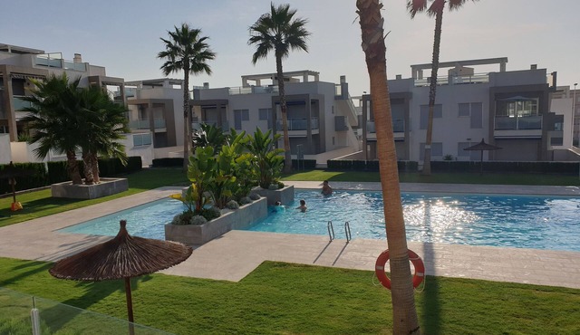 Bungalow in Torrevieja Punta Prima. WIFI and pool. Close to beach and golf