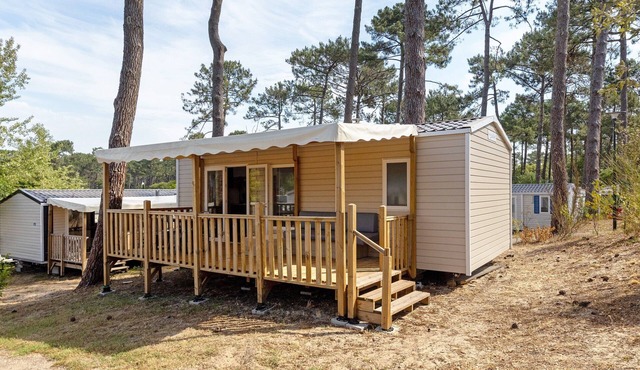 Bungalow “Les Lodges Des Pins” with Shared Pool