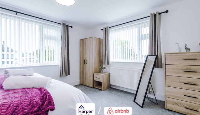 Bungalow/Loft bedroom/Spacious/pool table/Driveway