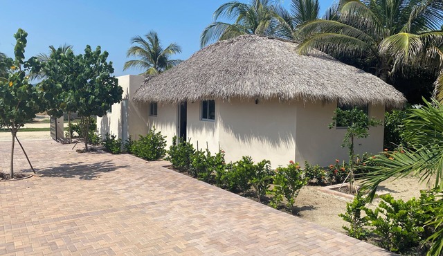 Bungalow direct access to the beach for two people private bathroom equipped kitchen