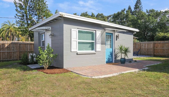 Bungalow Near Downtown Orlando, Winter Park, Major Hospitals, and Disney!