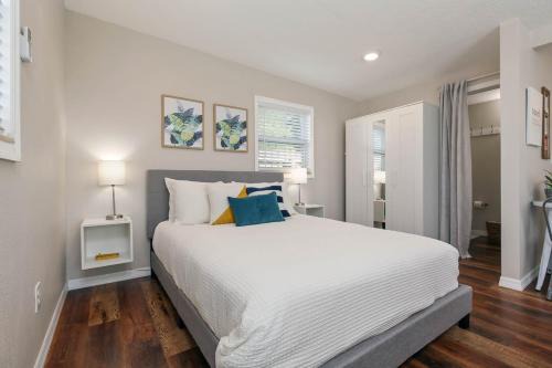 Bungalow near Universal, Disney, and Downtown Orlando