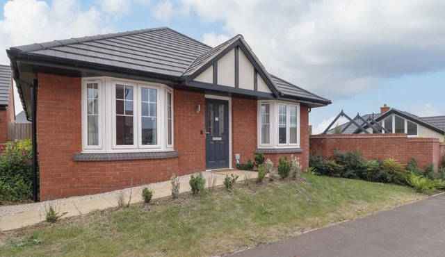 BUNGALOW - NO. 37, family friendly, with a garden in Ross-On-Wye