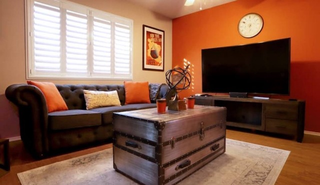 Bungalow Offering the Best of LA & OC