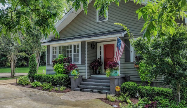 Bungalow on Main - Book for Football Season!