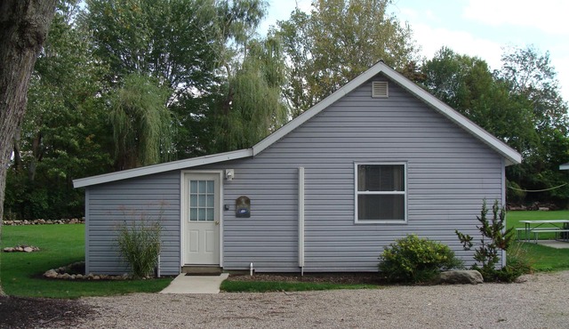 Bungalow - On Pointe Lakefront Resort