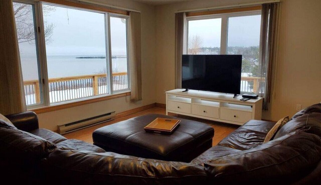 Bungalow on The Bay 3 Bedrooms 2 Bathroom. Sleeps 8