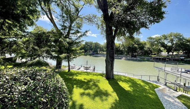 Bungalow on the Guadalupe River - Seguin, TX
