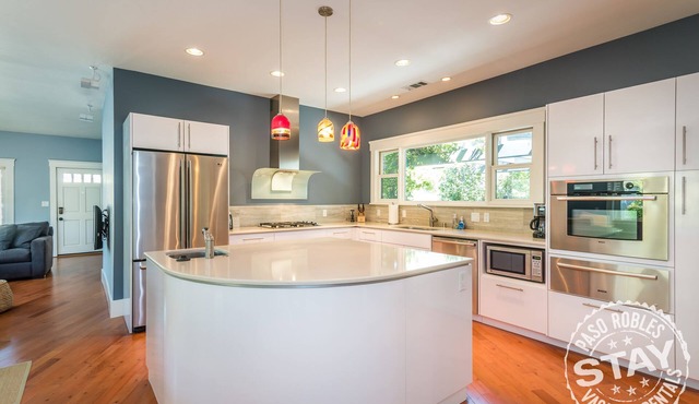 Bungalow on Vine-Delightful Home in Perfect Downtown Location!