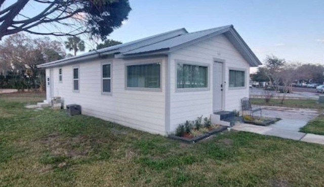 Bungalow overlooking Lake Dora!