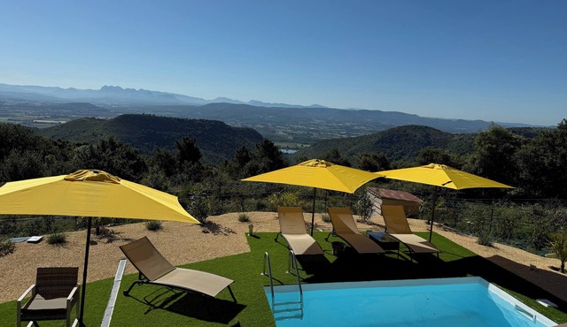 Bungalow private swimming pool EXTRA view, summer kitchen, plancha, petanque game, in the heart of nature