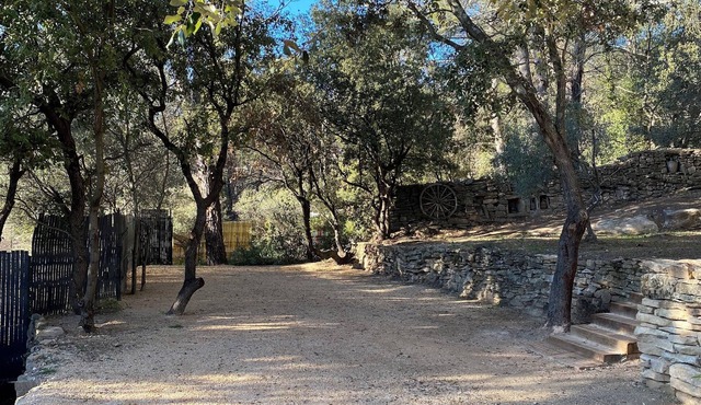 Bungalow Provençal with Garden & Pétanque, in the heart of Pourrières" (in French)