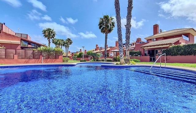 Bungalow, roof terrace, patio, free wifi, communal pool