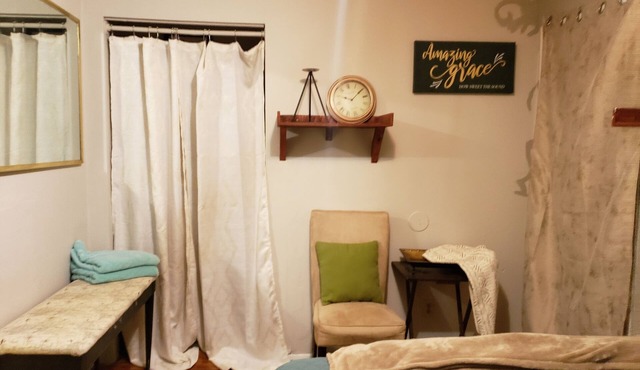 Bungalow Suite Priv 1 Double Bed/1 bath living room free park/Airport 10mins