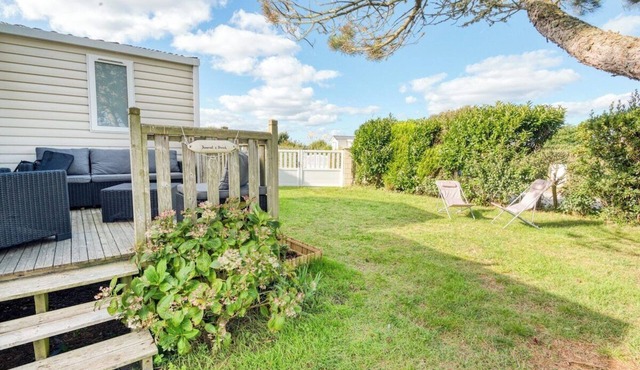 Bungalow, terrace, garden, 200m from the beach, by Groom*.