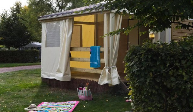 Bungalow Toilé - without sanitary facilities. 1 double bedroom, 1 bedroom sleeps 3 (1 bunk bed) 5 people