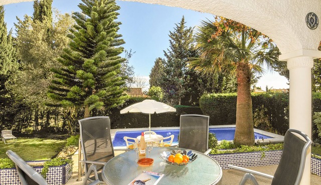 Bungalow Torremolinos at short walk to beach and Benalmadena port