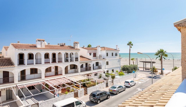 Bungalow 'Villa Ines' with Sea View, Private Terrace and Air Conditioning