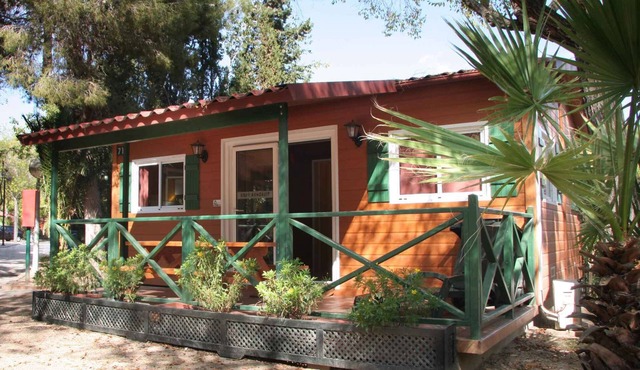 Bungalow with Terrace and Pool
