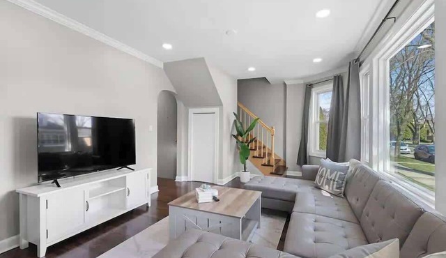 Bungalow w/Game Room | LCP Collection