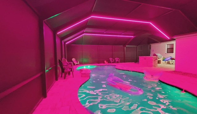 Bungalow with Garage Lounge, Pool with Heat Option, Sleeps 8 - 10