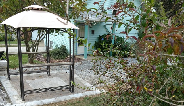 Bungalow With Luxury Appointments, Great Price! Pet Friendly w/fee