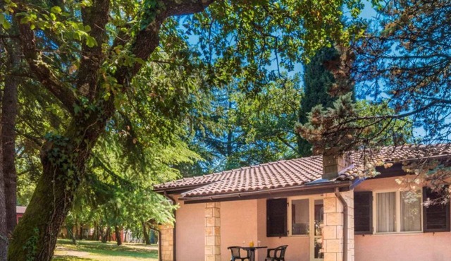 Bungalow with outdoor pool
