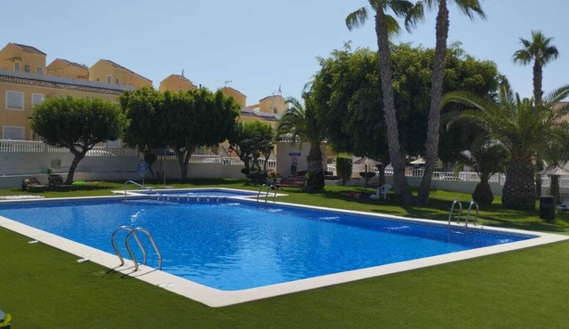 Bungalow with pool, private patio of 17m2 and terrace (Playa del Carabassi)