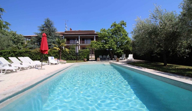 Bungalow with pool and air conditioning