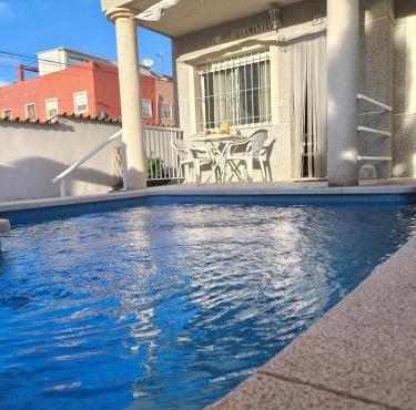 Bungalow with Private Pool 15 Minutes from the Sea- La Siesta