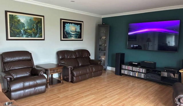 Bungalow with Rideau River View – Available Oct-Apr