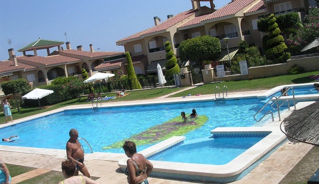 Bungalow with terrace 800 meters from the sea