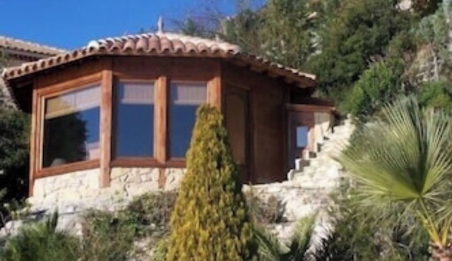 Bungalow- wooden chalet, comfort, 180° sea view, infinity pool, garden, 2 pers