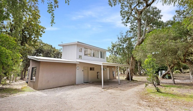 Bungaree - Waterfront Retreat: Secluded lodges perfect for nature lovers
