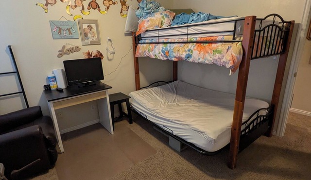Bunkbed In Quiet, Friendly Family-Hosted Home in South Jordan Near Everything