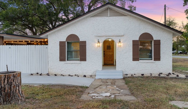 Bunker Bungalow: Boat Parking: Near Lake/Downtown: Fenced In Yard: Pet Friendly
