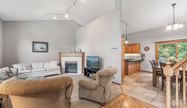Bunker Hills House - Near Trails! 2 Kitchens and Living Spaces