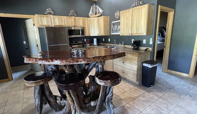 BUNKHOUSE 53 - Only 4 Miles To Helena State Capital