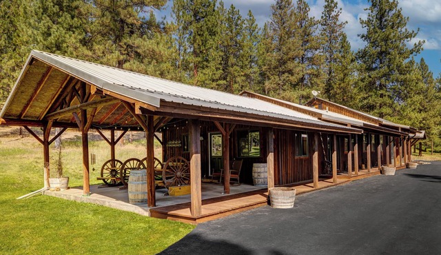 Bunkhouse Cabin - Alpine Falls Ranch