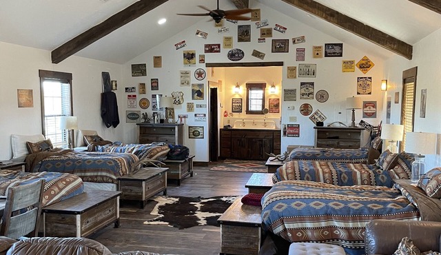 Bunkhouse in Texas ranch country