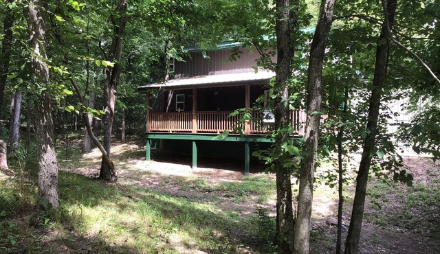 Bunkhouse in the Ozarks with access to Creek Pavilion and close to Rockbridge