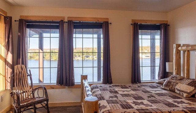 Bunkhouse Trailside Water View 22B