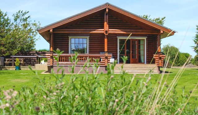 Bunnahahbain - Two Bedroom Luxury Log Cabin with Private Hot Tub