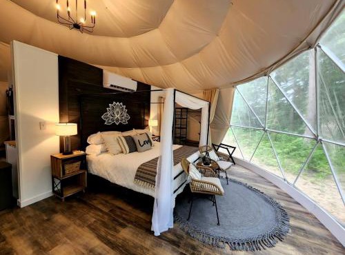 Bunny Bungalow Romantic Getaway in a Spacious Geodome